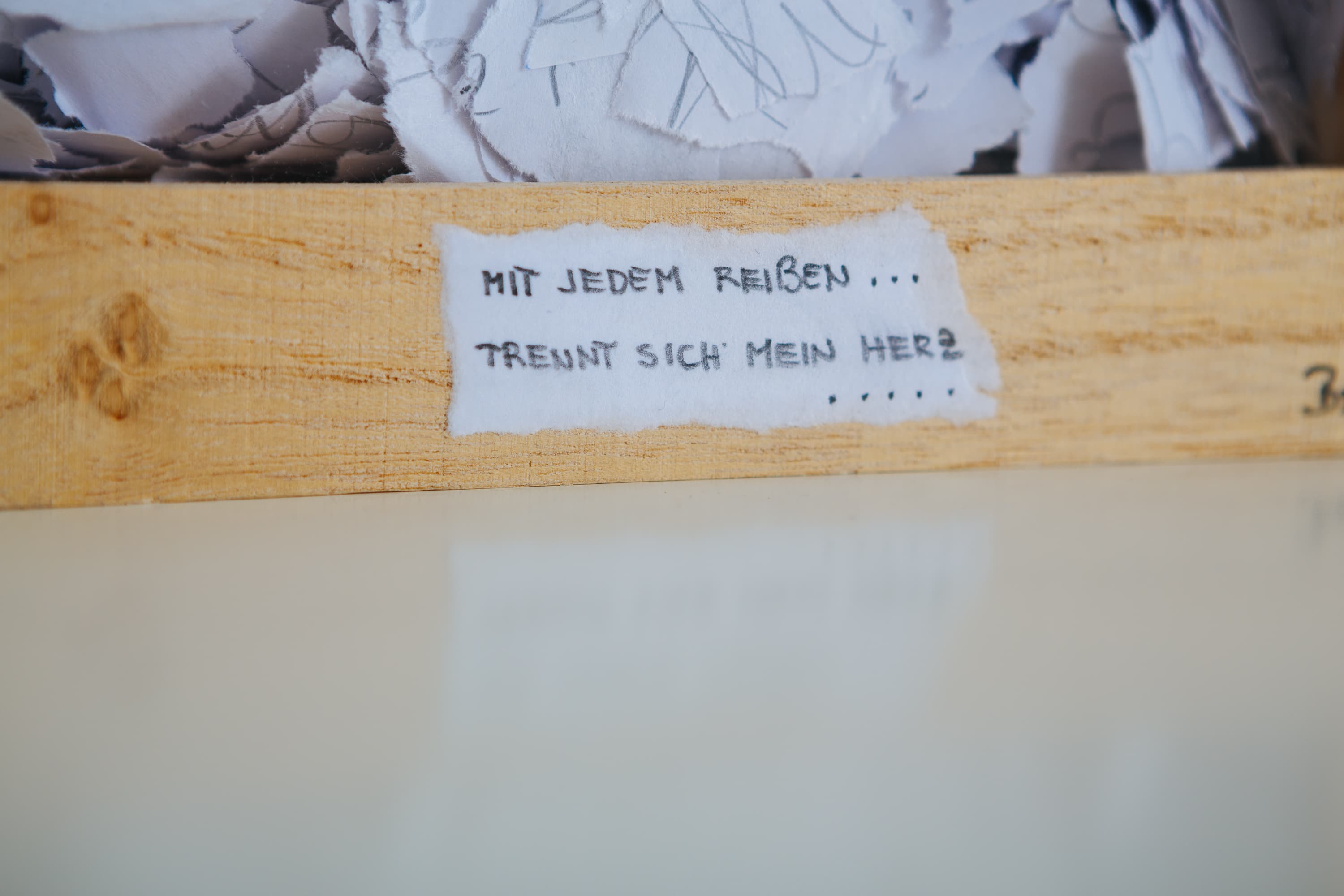 Mein kaltes Herz, Paper, Holz - Handgeschriebenes
